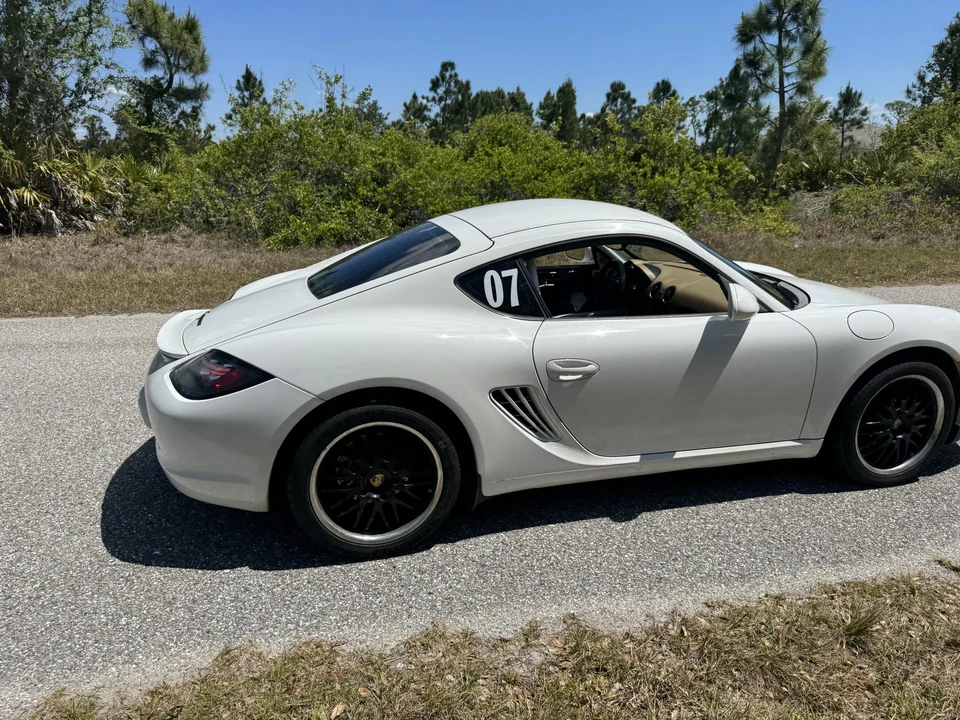 2011 Porsche 987 Cayman - Image 26 of 31