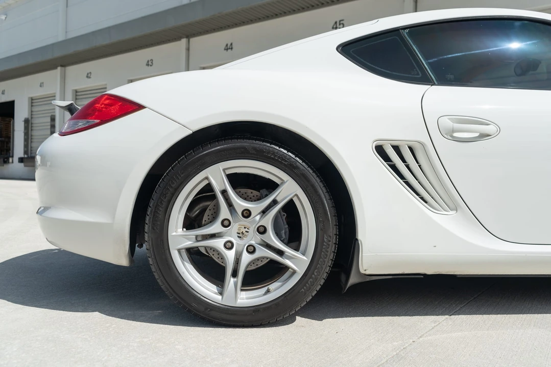 2011 Porsche 987 Cayman - Image 28 of 31