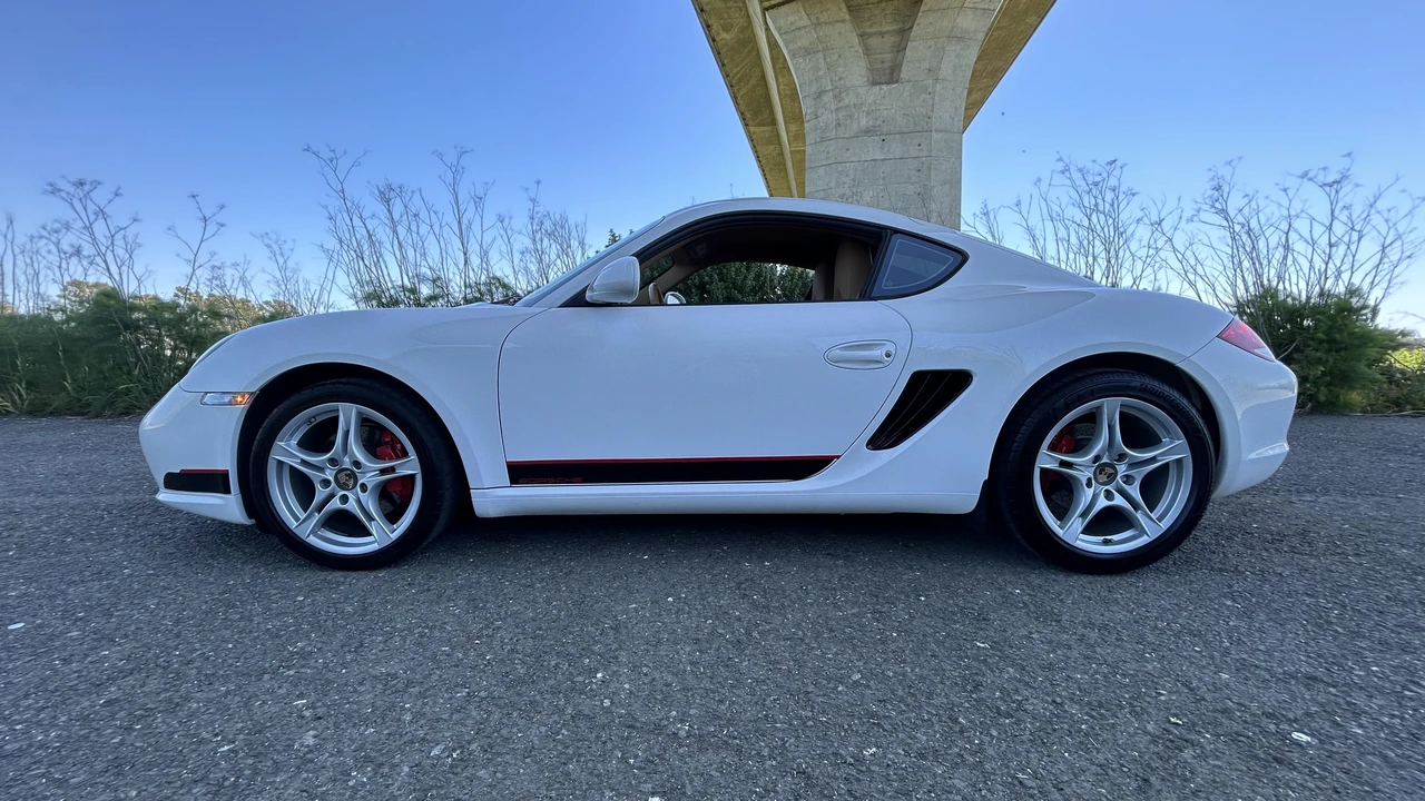 2011 Porsche 987 Cayman S - Image 14 of 31