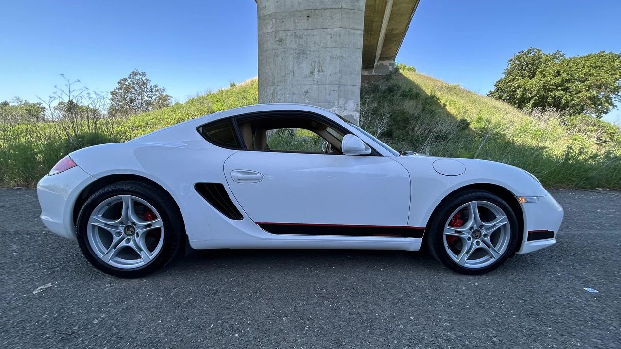 2011 Porsche 987 Cayman S - Image 25 of 31