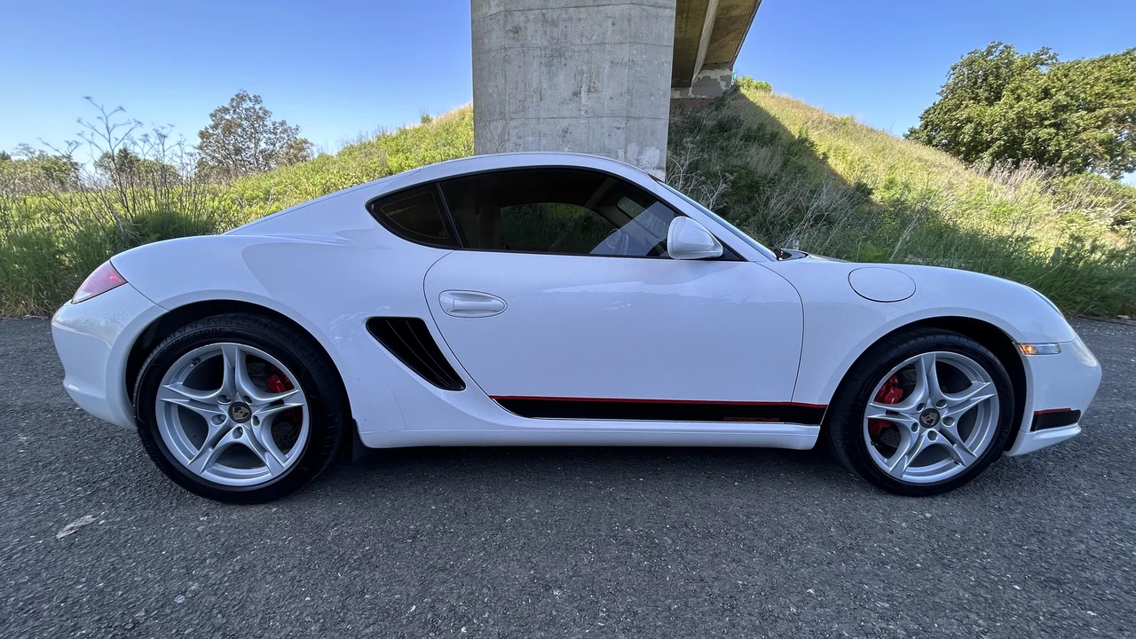 2011 Porsche 987 Cayman S - Image 24 of 31