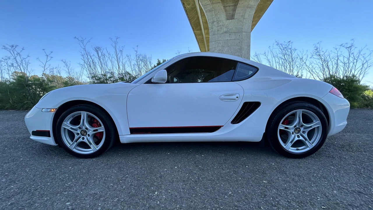 2011 Porsche 987 Cayman S - Image 13 of 31