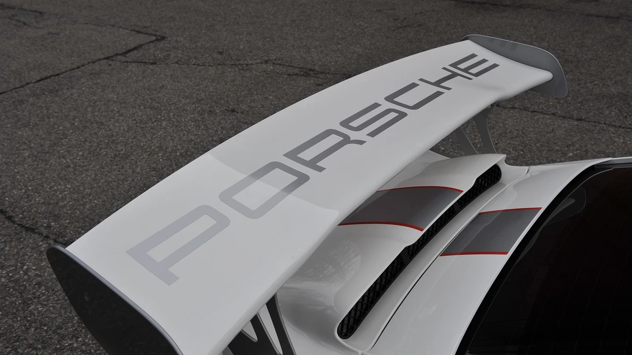2011 Porsche 997 GT3 RS 4.0 - Image 25 of 31
