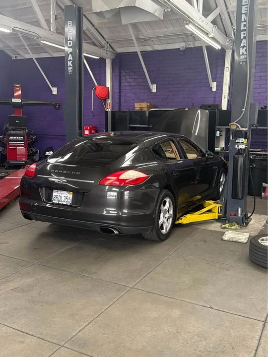 2011 Porsche 970 Panamera - Image 2 of 2