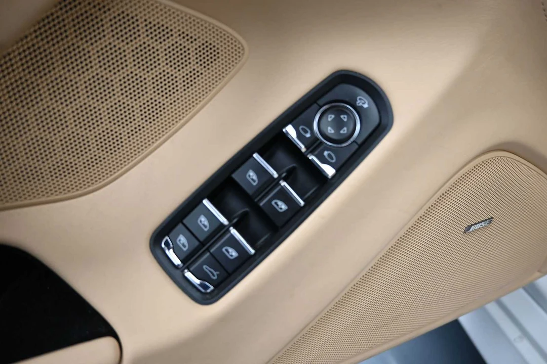 2011 Porsche 970 Panamera - Image 8 of 31