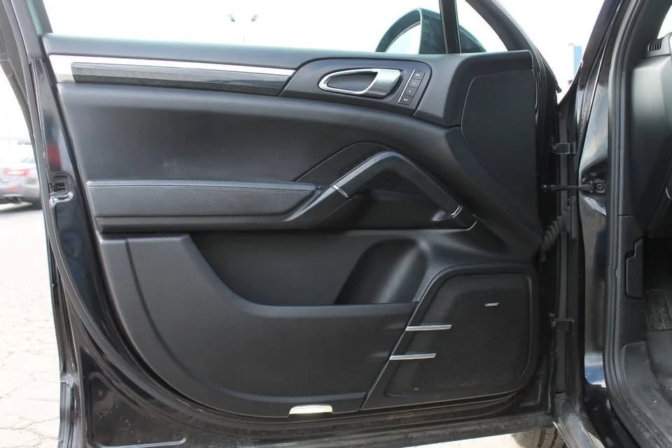 2011 Porsche 958 Cayenne - Image 9 of 20