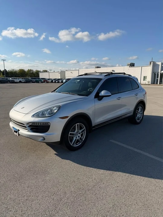 2011 Porsche 958 Cayenne - Image 2 of 9