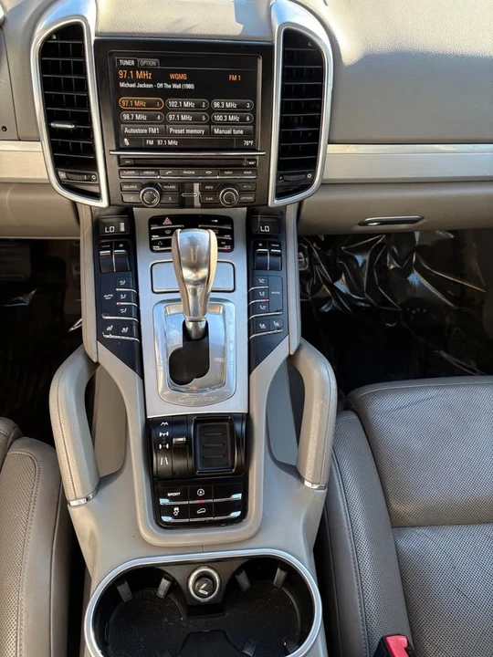 2011 Porsche 958 Cayenne - Image 16 of 17