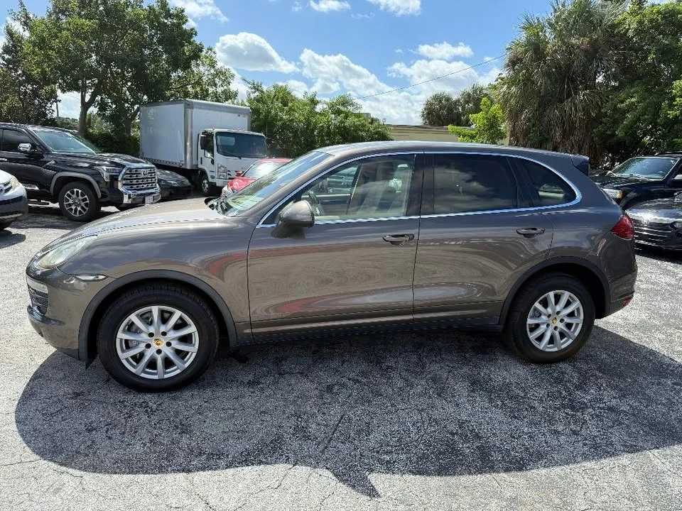 2011 Porsche 958 Cayenne - Image 2 of 20