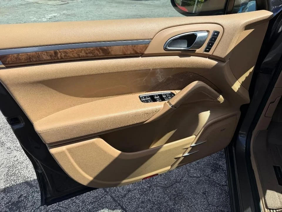 2011 Porsche 958 Cayenne - Image 9 of 20