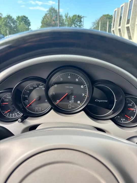 2011 Porsche 958 Cayenne - Image 10 of 12