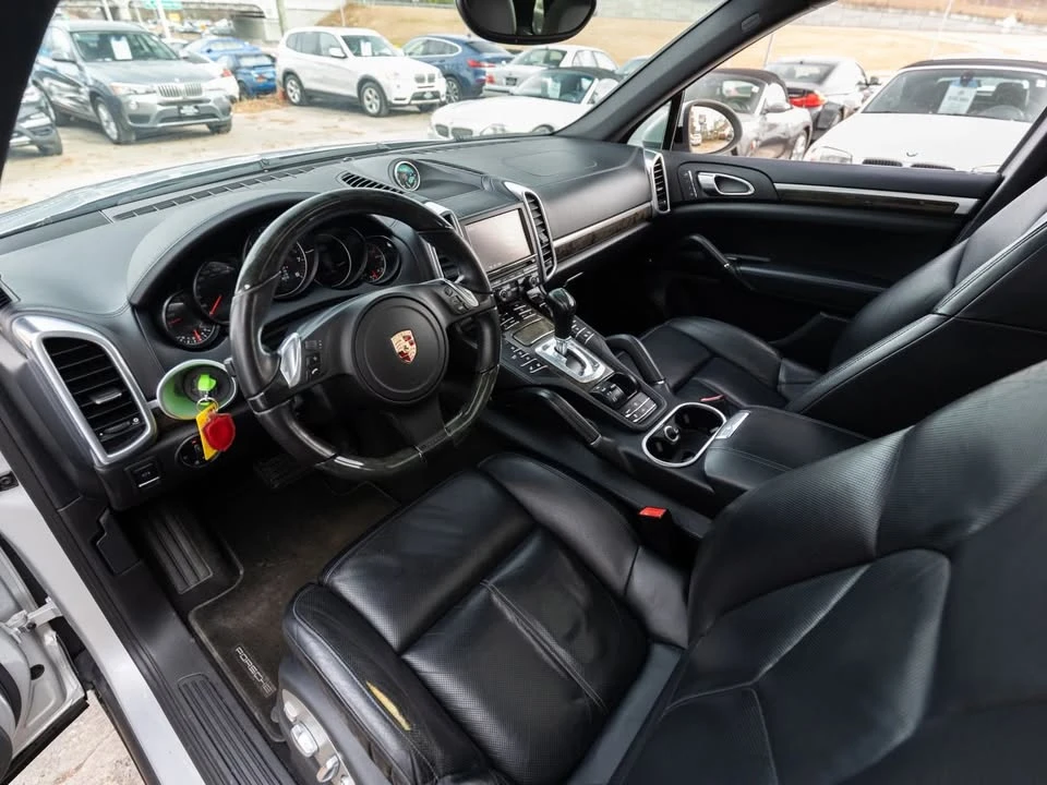 2011 Porsche 958 Cayenne - Image 9 of 17
