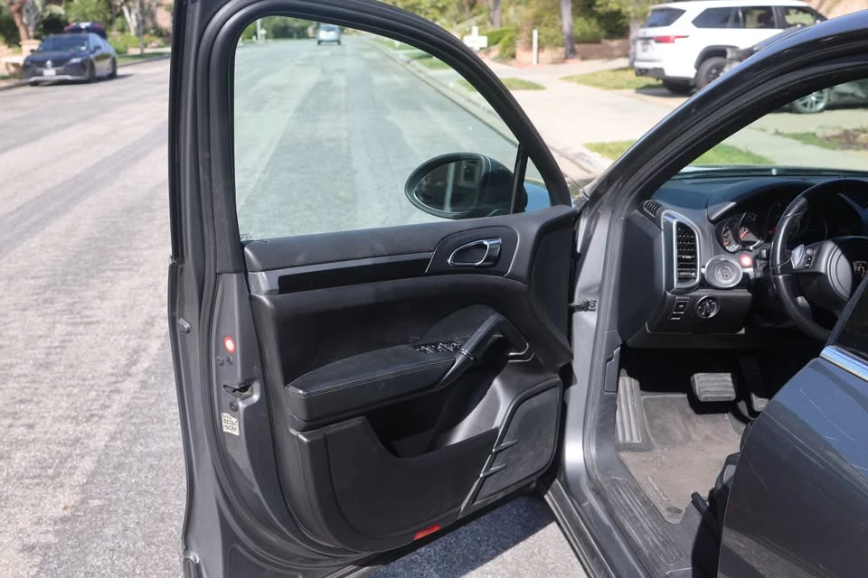 2011 Porsche 958 Cayenne - Image 7 of 20