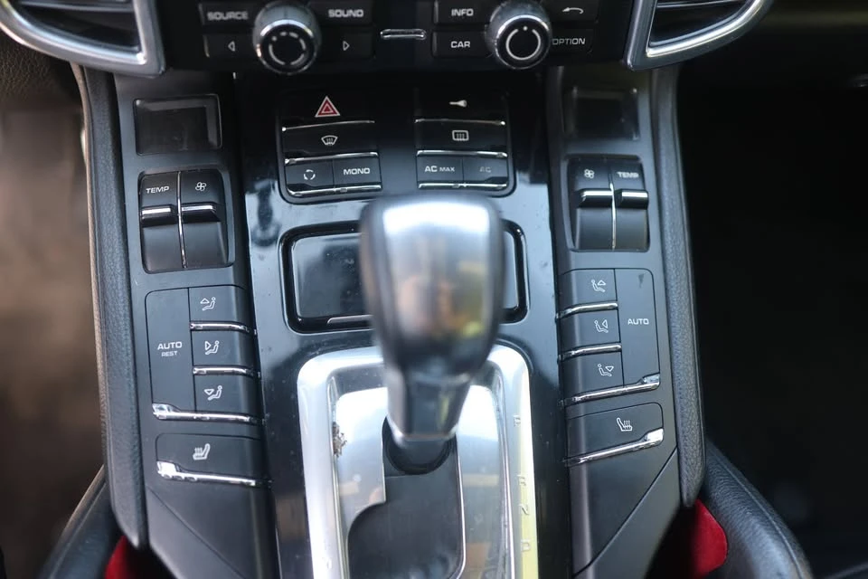 2011 Porsche 958 Cayenne - Image 10 of 20