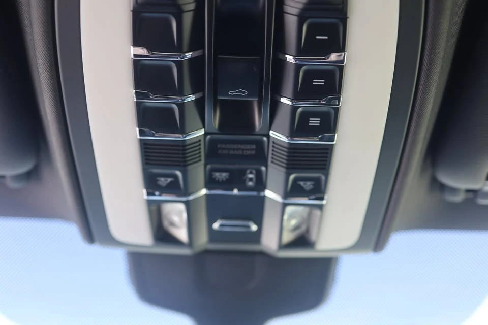 2011 Porsche 958 Cayenne - Image 18 of 20