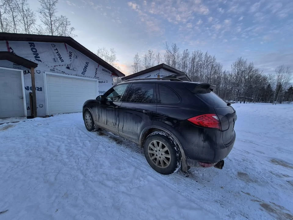 2011 Porsche 958 Cayenne S - Image 2 of 11