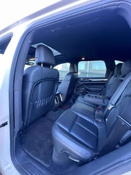 2011 Porsche 958 Cayenne - Image 10 of 16