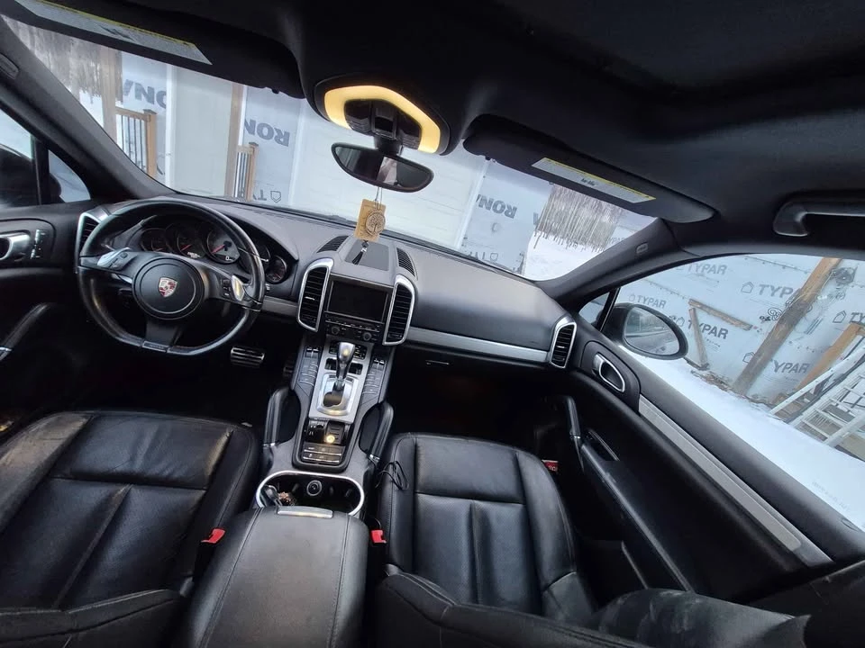2011 Porsche 958 Cayenne S - Image 9 of 11