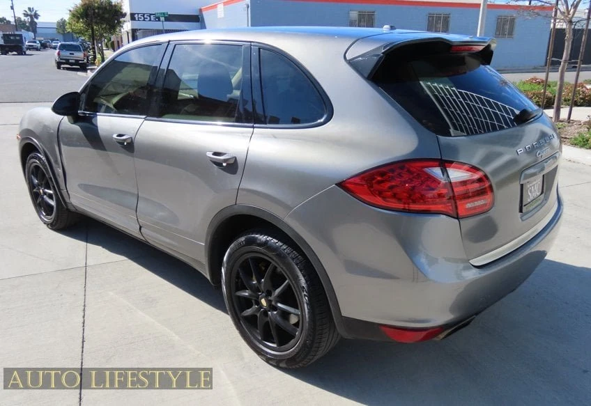 2011 Porsche 958 Cayenne - Image 8 of 20