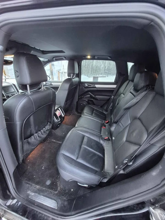 2011 Porsche 958 Cayenne S - Image 7 of 11