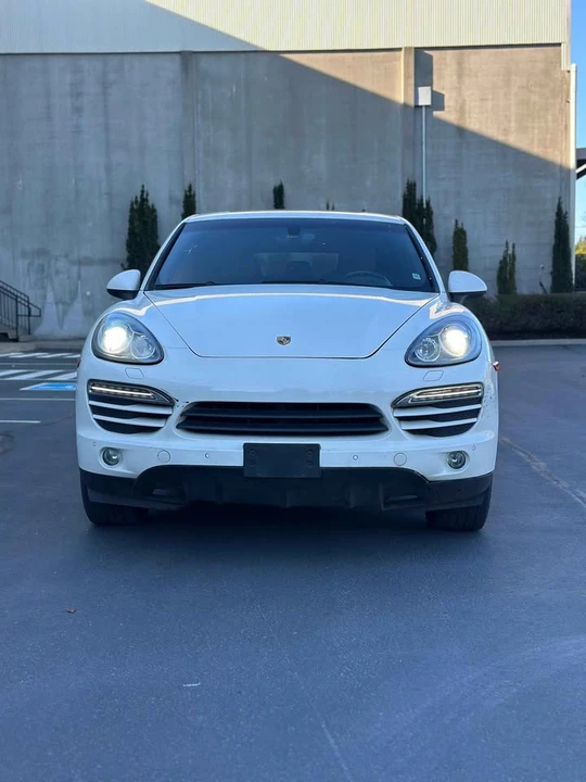 2011 Porsche 958 Cayenne - Image 2 of 16