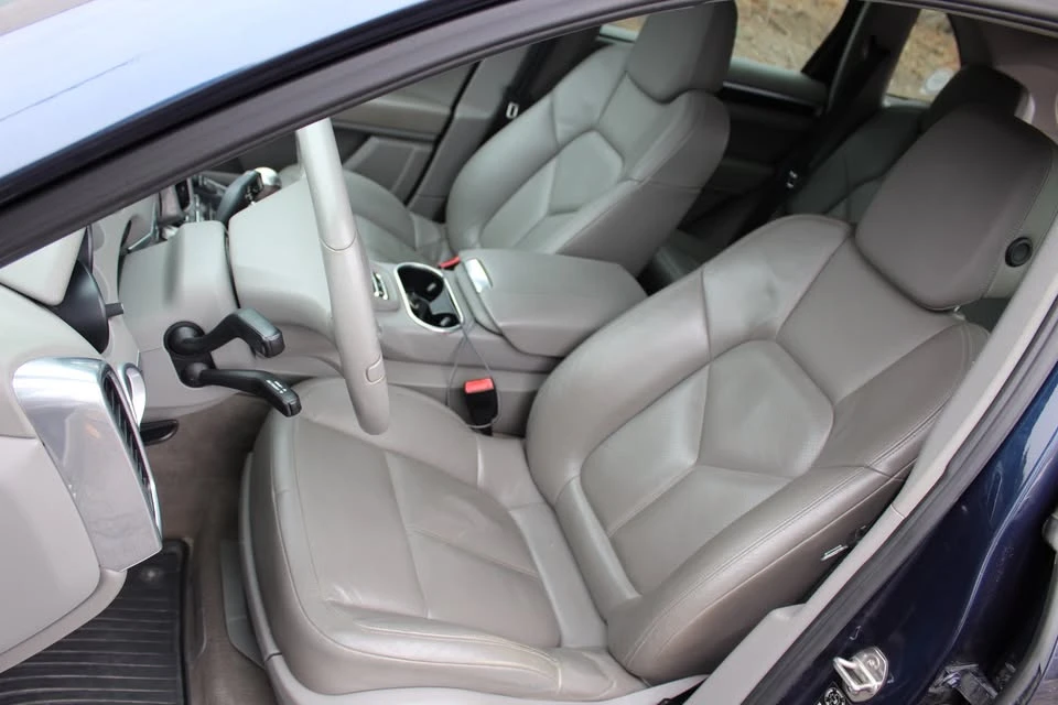 2011 Porsche 958 Cayenne - Image 16 of 18