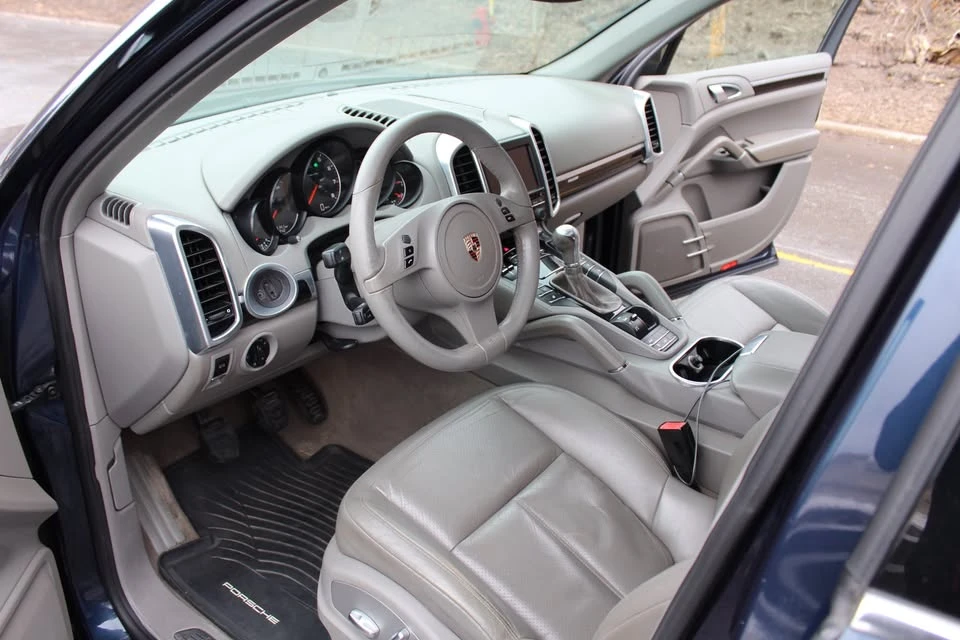 2011 Porsche 958 Cayenne - Image 12 of 18