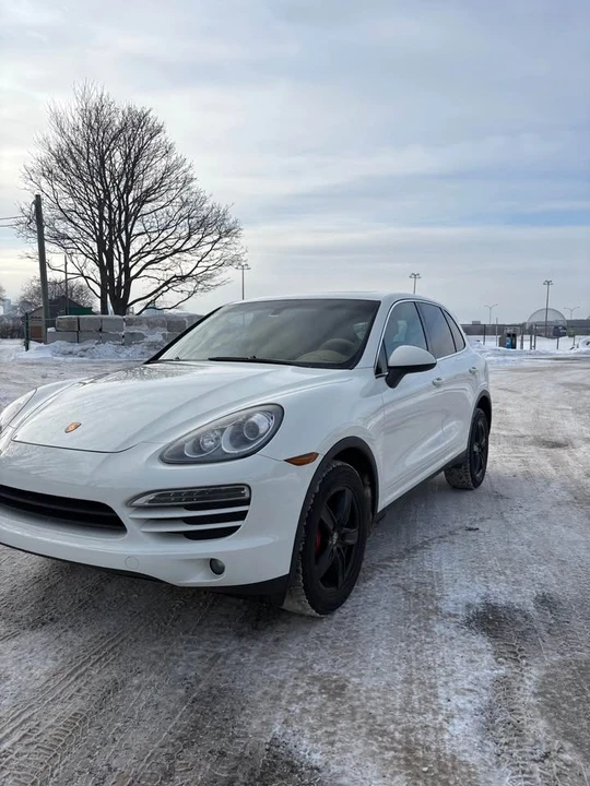 2011 Porsche 958 Cayenne - Image 2 of 16
