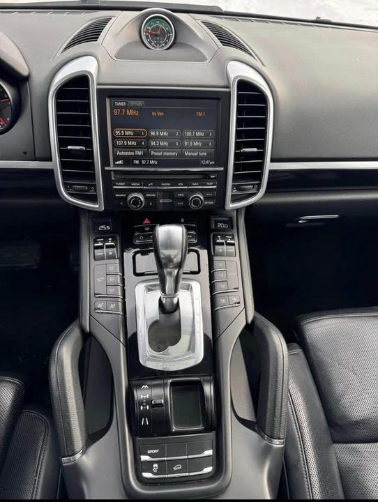 2011 Porsche 958 Cayenne - Image 2 of 8