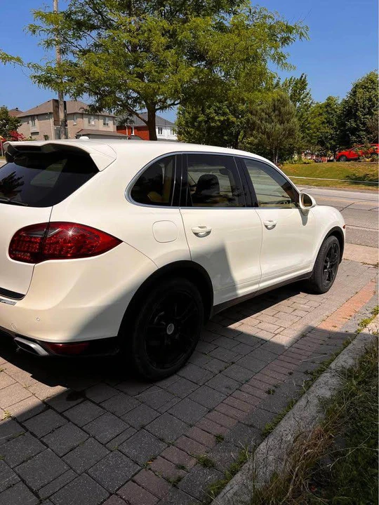 2011 Porsche 958 Cayenne - Image 2 of 15