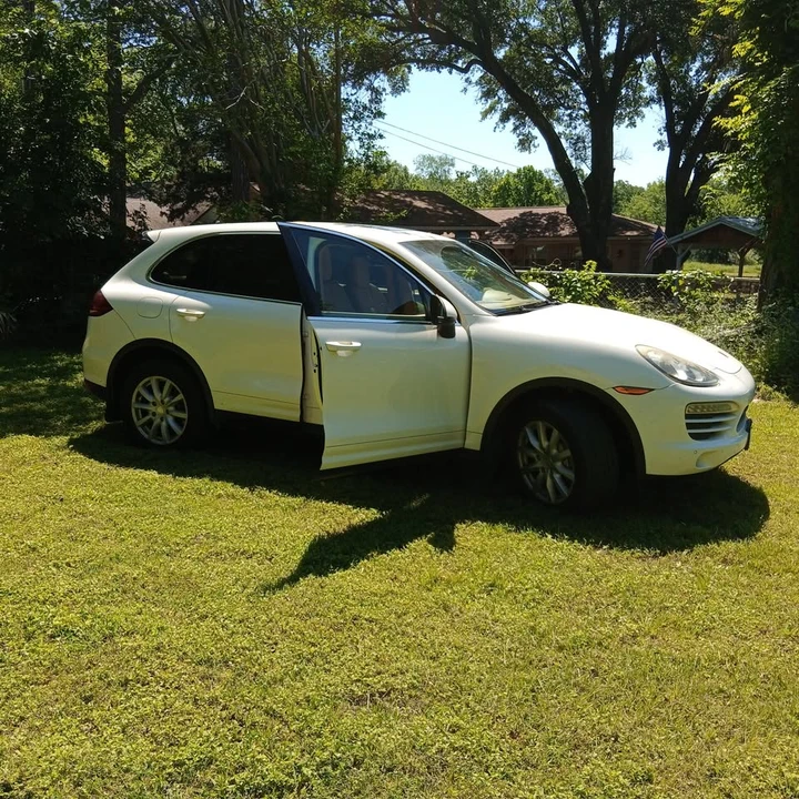 2011 Porsche 958 Cayenne - Image 14 of 16