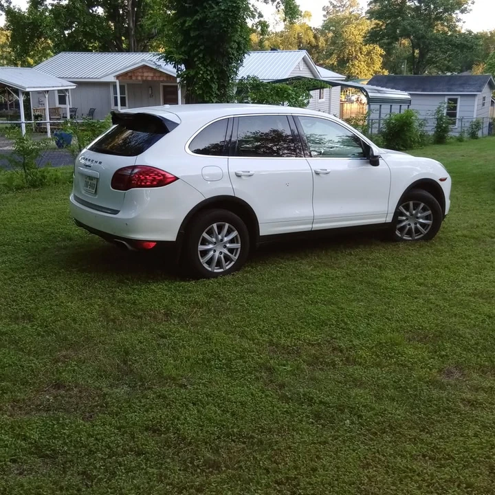 2011 Porsche 958 Cayenne - Image 2 of 16
