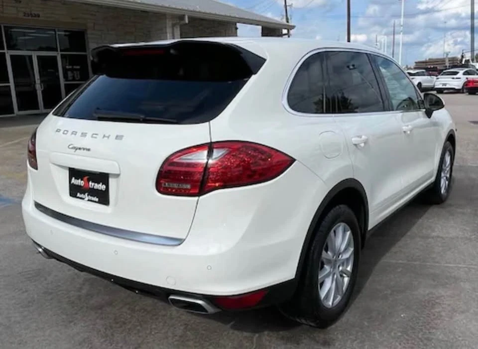 2011 Porsche 958 Cayenne - Image 2 of 12