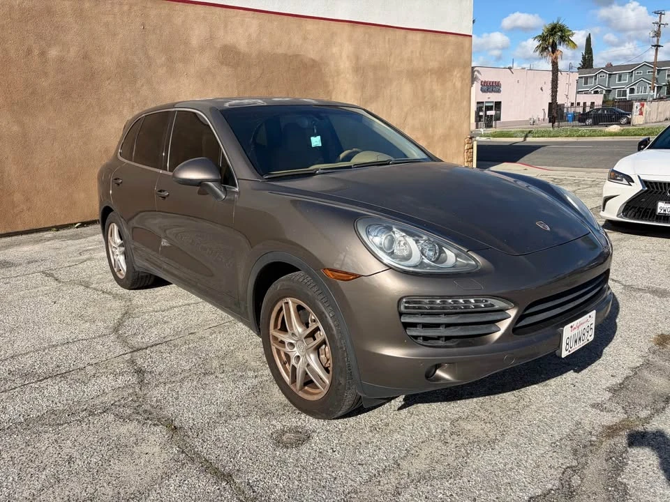2011 Porsche 958 Cayenne - Image 2 of 8