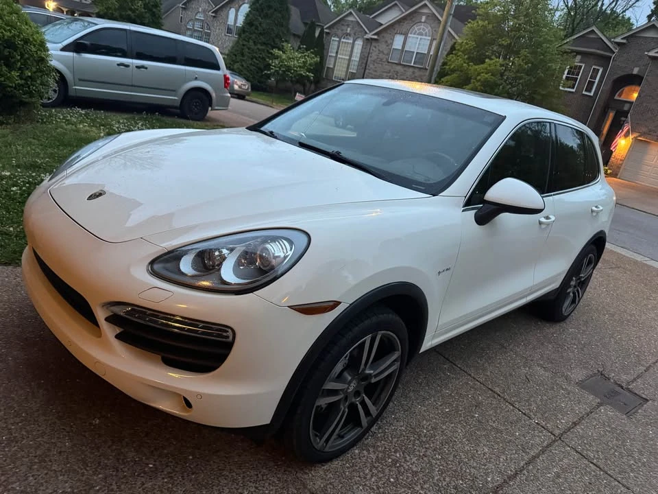 2011 Porsche 958 Cayenne - Image 2 of 13