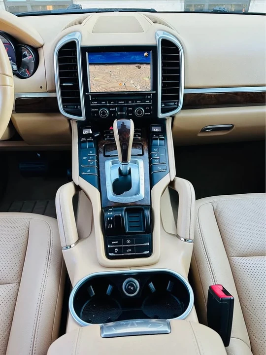 2011 Porsche 958 Cayenne - Image 16 of 17