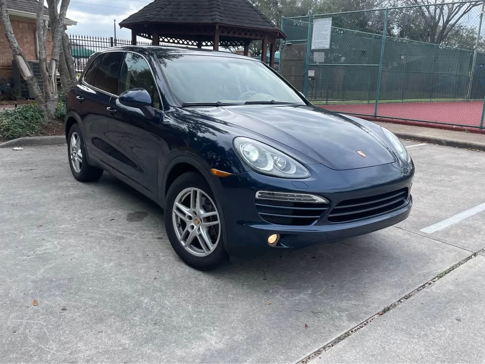 2011 Porsche 958 Cayenne - Image 2 of 17