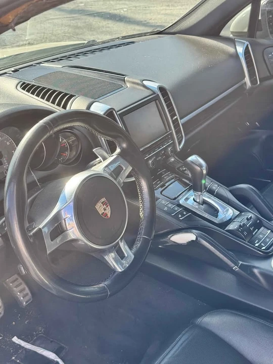 2011 Porsche 958 Cayenne S - Image 8 of 9