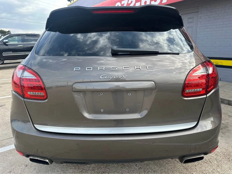 2011 Porsche 958 Cayenne S - Image 9 of 13