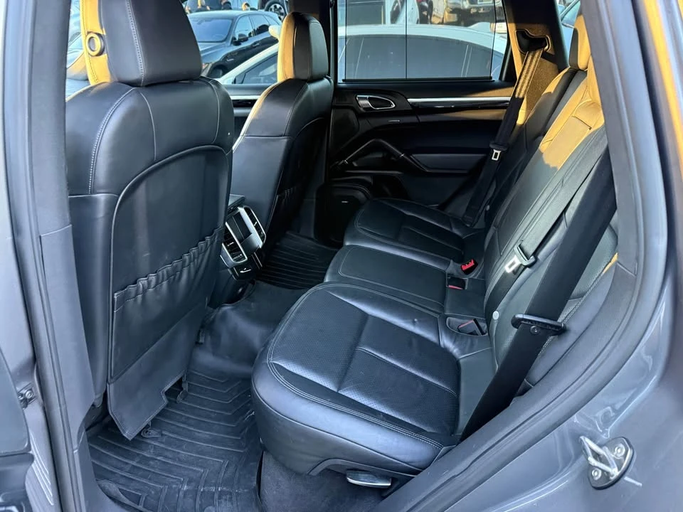 2011 Porsche 958 Cayenne S - Image 10 of 20