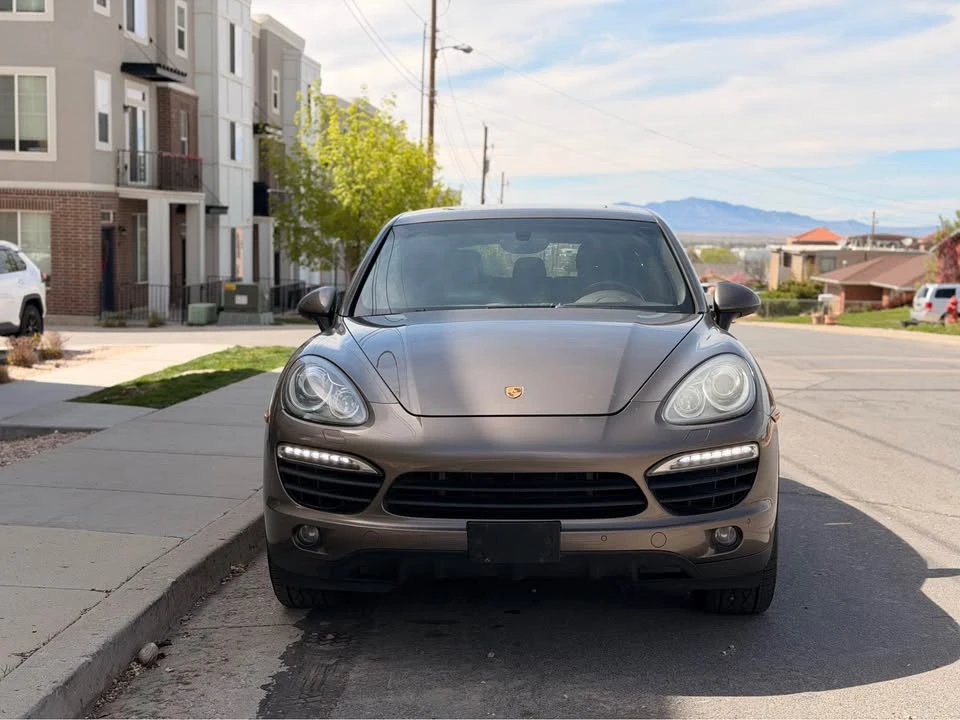 2011 Porsche 958 Cayenne S - Image 2 of 13