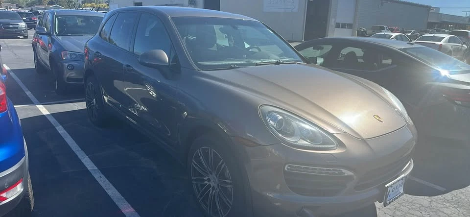 2011 Porsche 958 Cayenne S - Image 2 of 4