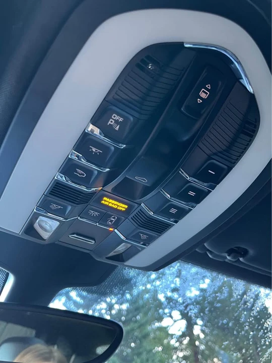 2011 Porsche 958 Cayenne - Image 16 of 17