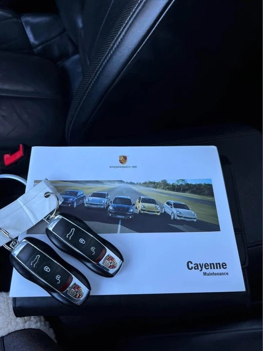 2011 Porsche 958 Cayenne - Image 10 of 17