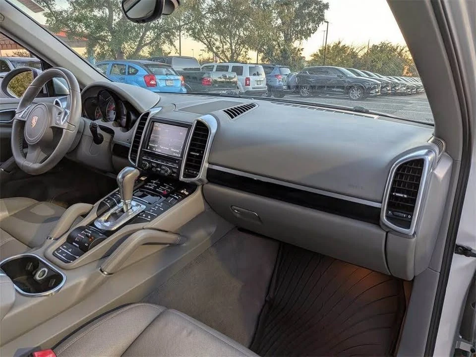 2011 Porsche 958 Cayenne - Image 10 of 15