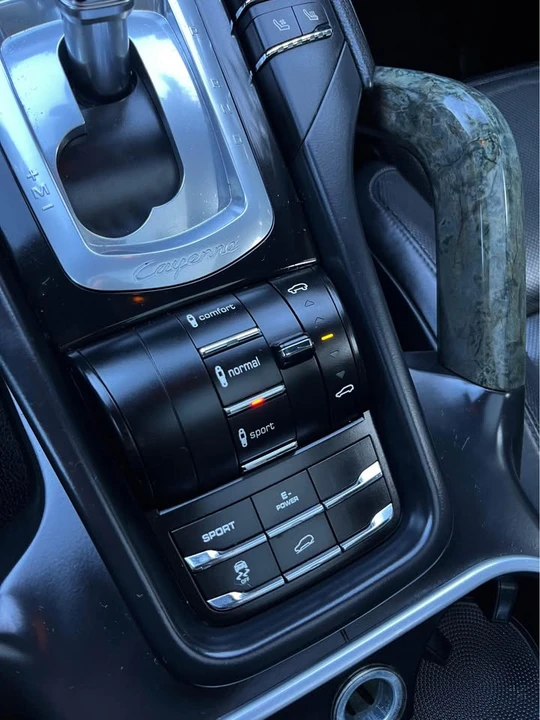 2011 Porsche 958 Cayenne - Image 8 of 17