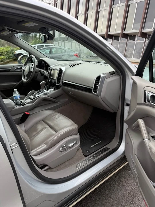 2011 Porsche 958 Cayenne S - Image 4 of 15