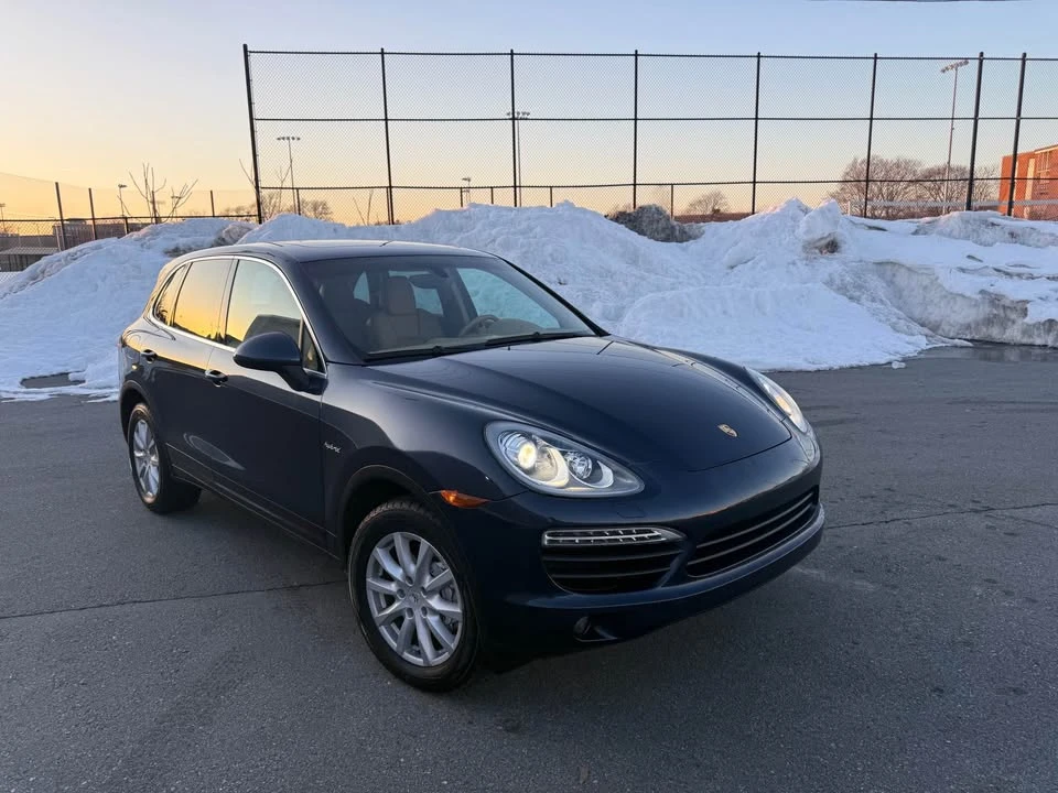 2011 Porsche 958 Cayenne S - Image 2 of 17