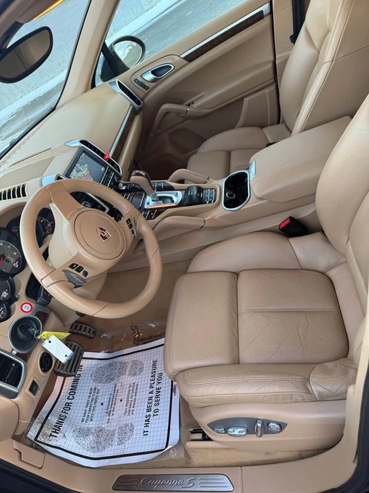 2011 Porsche 958 Cayenne S - Image 10 of 17