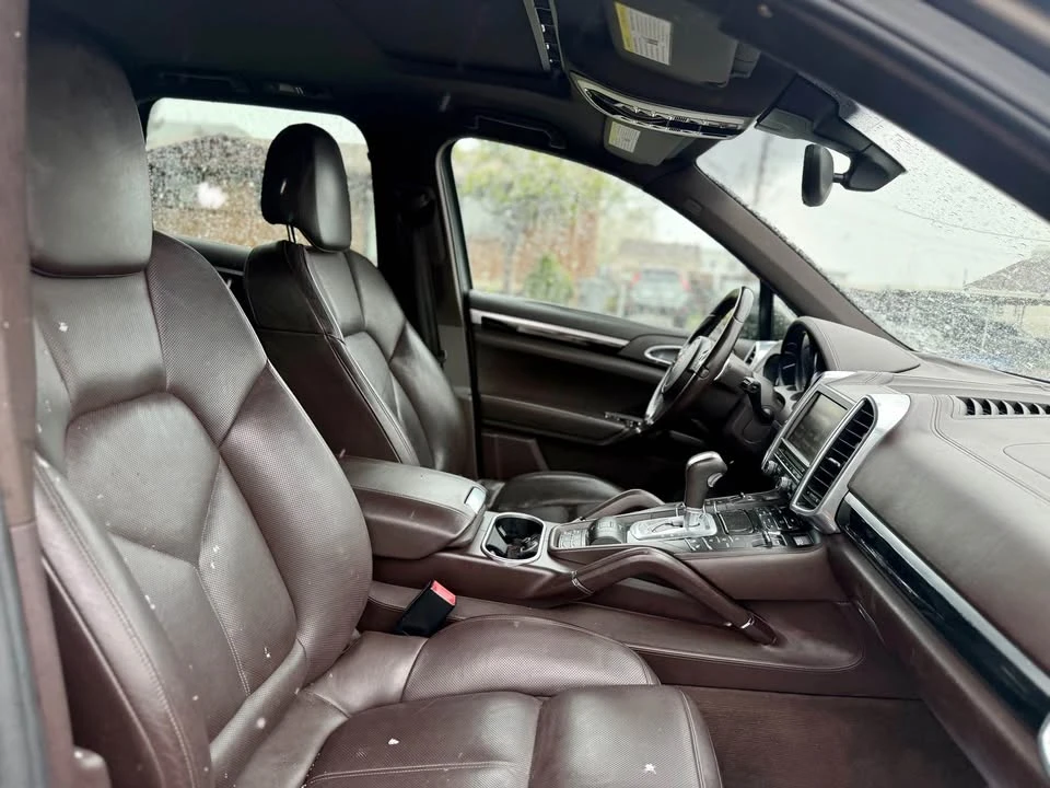 2011 Porsche 958 Cayenne S - Image 13 of 17
